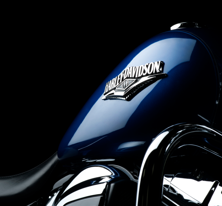 Harley Davidson Road King 2016 in Blue Tank captured by Motorcycle Photographer Michelle Szpak